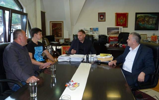 Predsjednik Žurić priredio prijem za atletičara Jedinstva Rista Drobnjaka koji je nedavno osvojio ,, Trofej Beograda