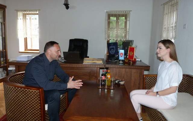 Predsjednik Žurić priredio prijem za Amilu Kujović koja će studirati na jednom od najboljih svjetskih Univerziteta Prinston u Nju Džersiju.